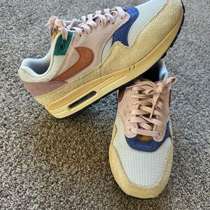 Multicolor Nike Air Max “tan lines” rare sneakers size 9.5